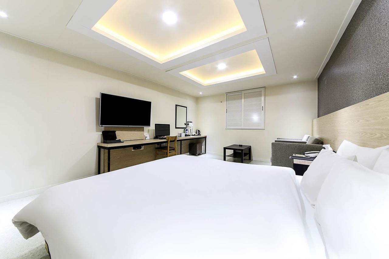 White Hotel Suwon Extérieur photo