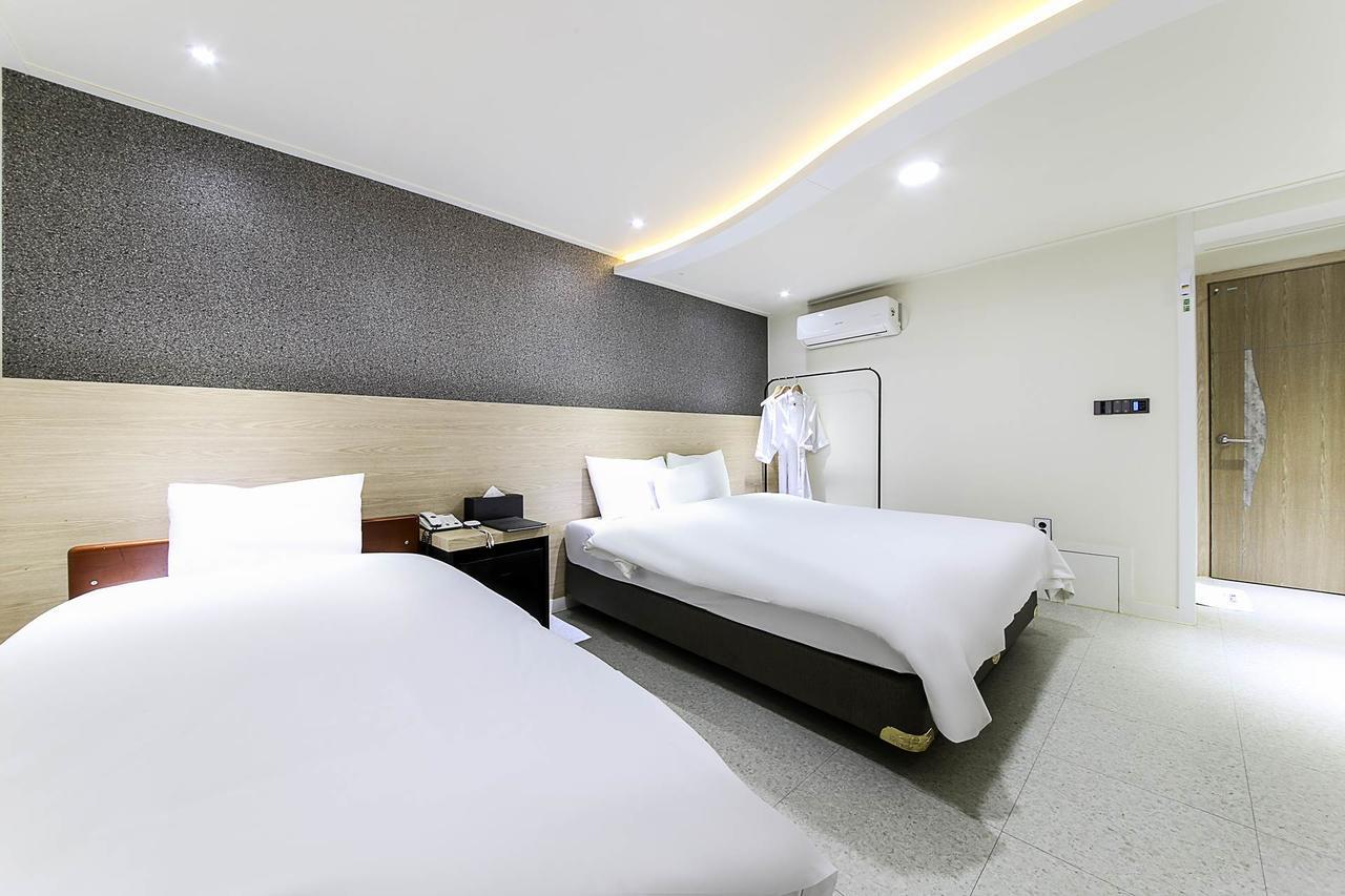 White Hotel Suwon Extérieur photo