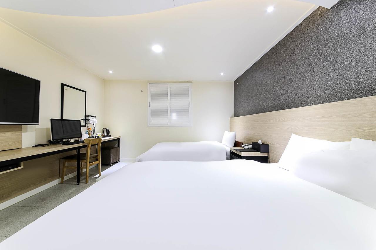 White Hotel Suwon Extérieur photo