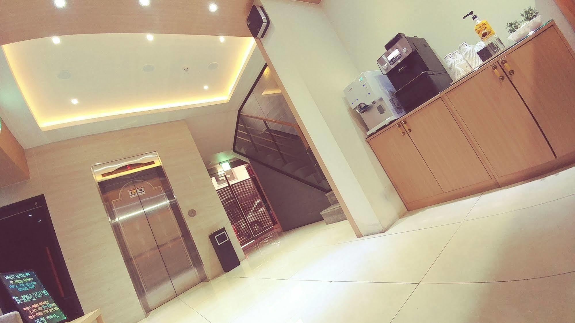 White Hotel Suwon Extérieur photo
