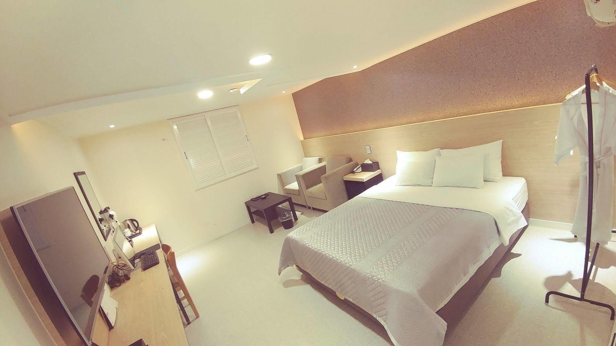 White Hotel Suwon Extérieur photo