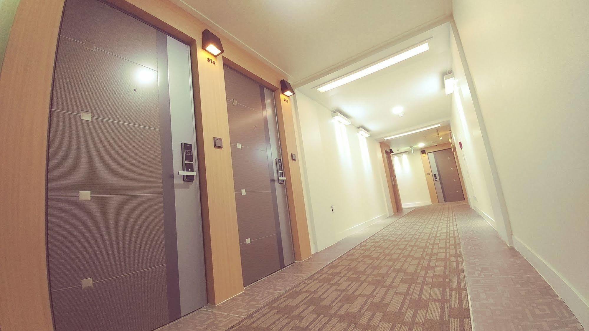 White Hotel Suwon Extérieur photo