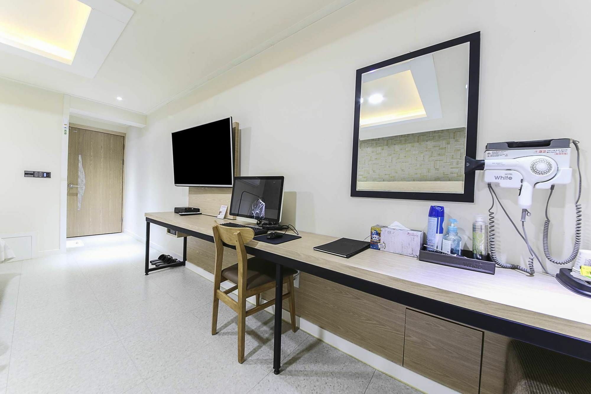 White Hotel Suwon Extérieur photo