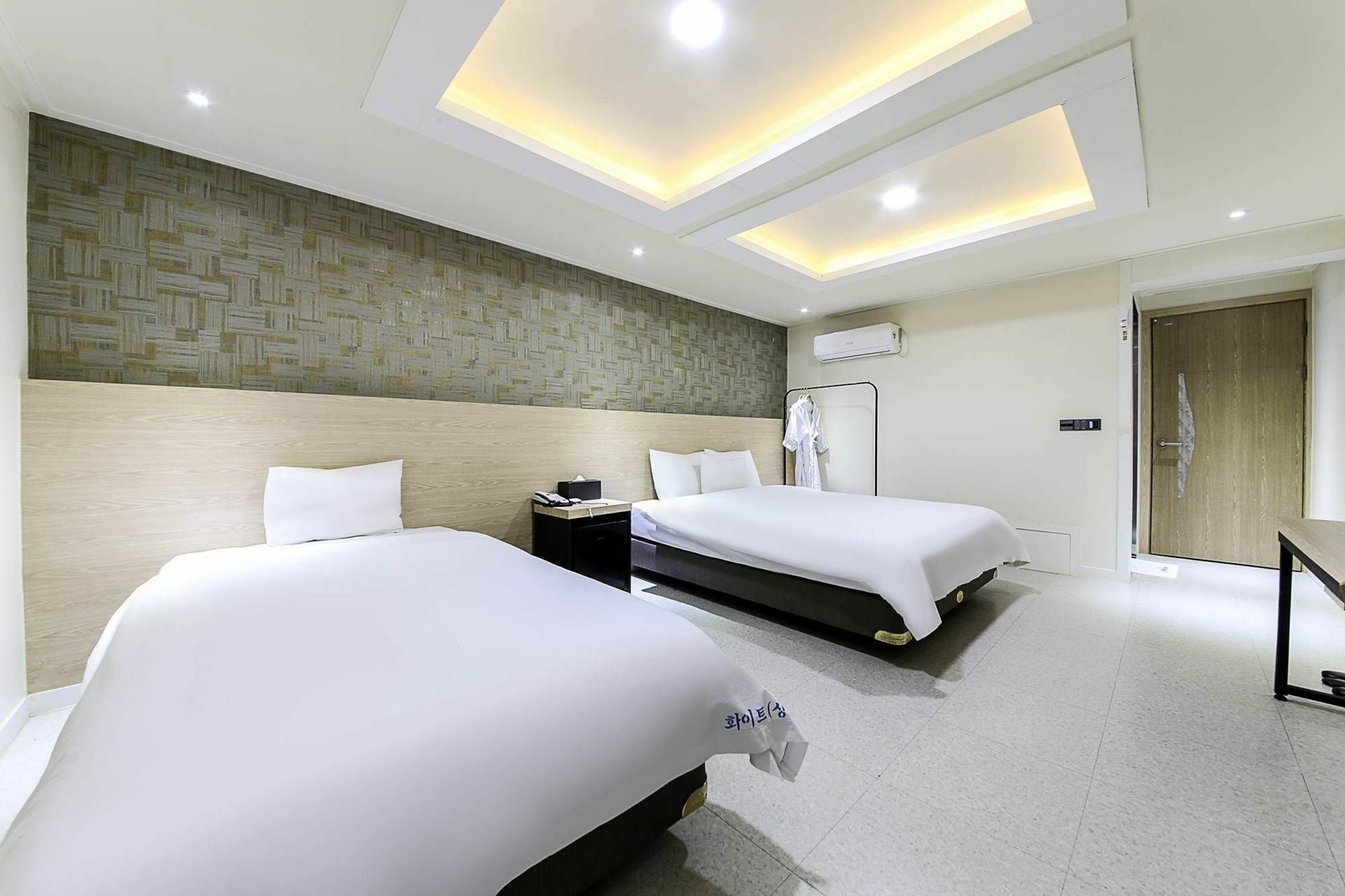 White Hotel Suwon Extérieur photo